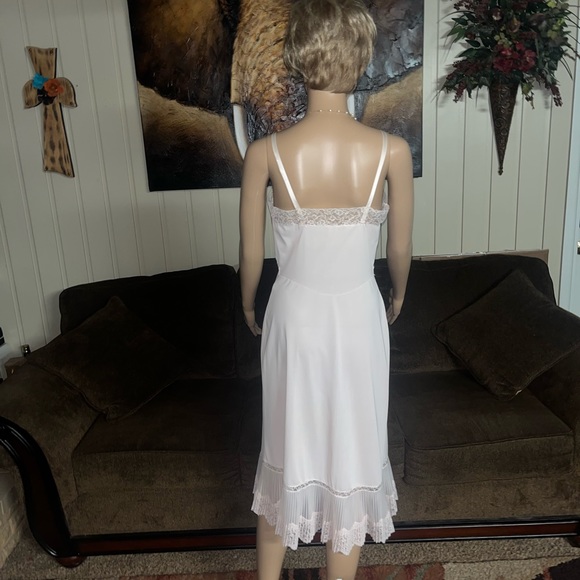 Vanity Fair • Vintage • Size 34 • Medium • Pink • Lace • Ruffle • Slip Nightgown - Picture 13 of 16